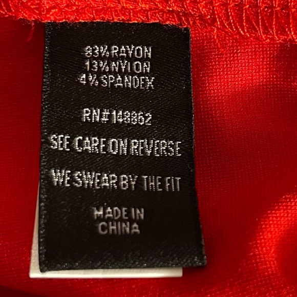 NWOT Torrid Pencil Skirt. 6” Back Slit. 26” Length. Torrid Size 0=12 - Picture 5 of 5